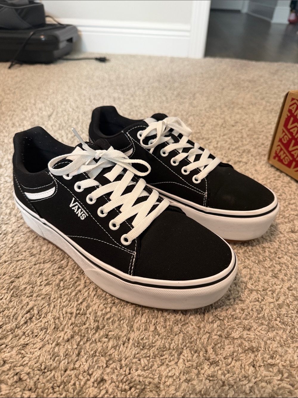 Vans Women's Platform seldan Sneakers - Black & White